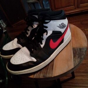 Men's Nike Air Jordan 1 Mid GS Chili Red Size 11.5 - Black, White, and R…
